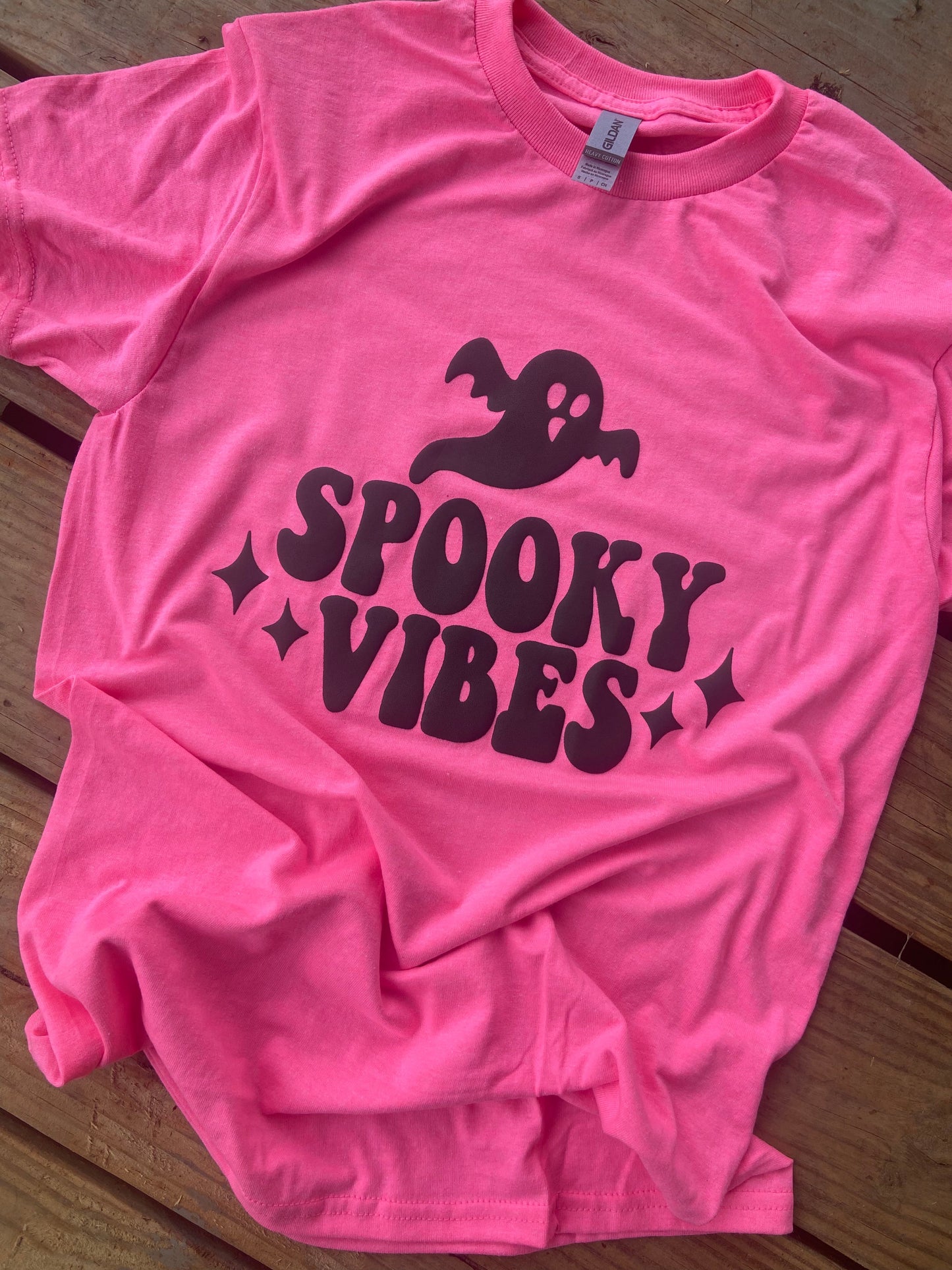 Spooky vibes hot pink puff tee